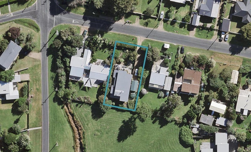 13 Rata Street, Oneroa, Waiheke Island - Carousel 1