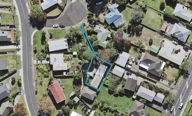 2/1 Griffiths Place, Te Atatu South, Auckland - Carousel 1