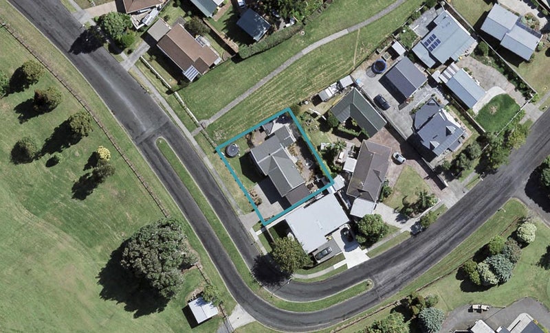 41 Stella Drive, Clarks Beach, Clarks Beach - Carousel 1