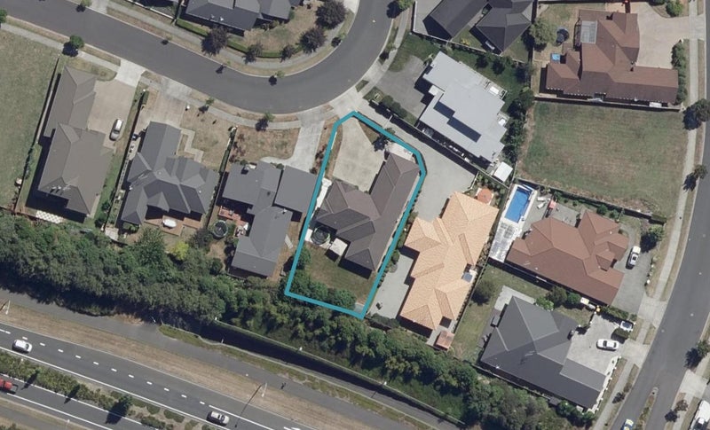 9 Langdale Court, Huntington, Hamilton - Carousel 1