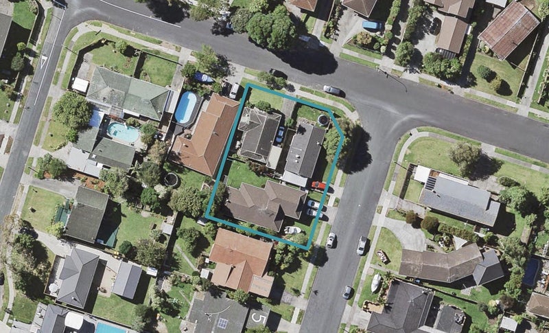 2/15 Kurnell Drive, Botany Downs, Auckland - Carousel 1