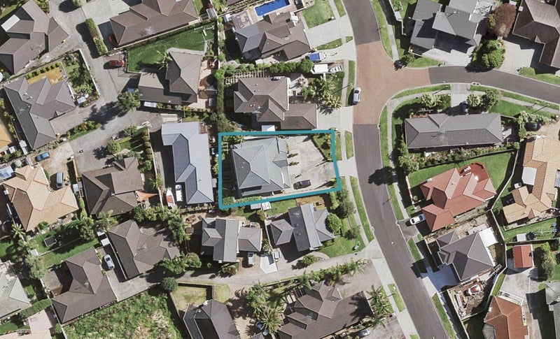 16 Phoenicia Court, The Gardens, Auckland - Carousel 1