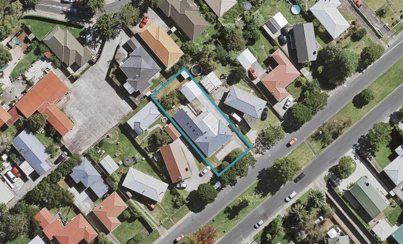 14 Universal Drive, Henderson, Auckland - Carousel 1