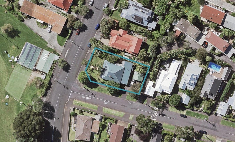 16 Cheltenham Road, Devonport, Auckland - Carousel 1