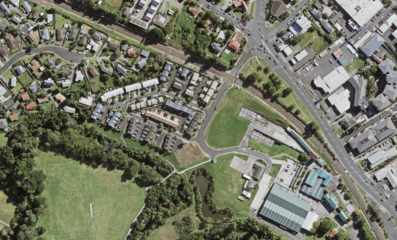 15 Mt Lebanon Lane, Henderson, Auckland - Carousel 1