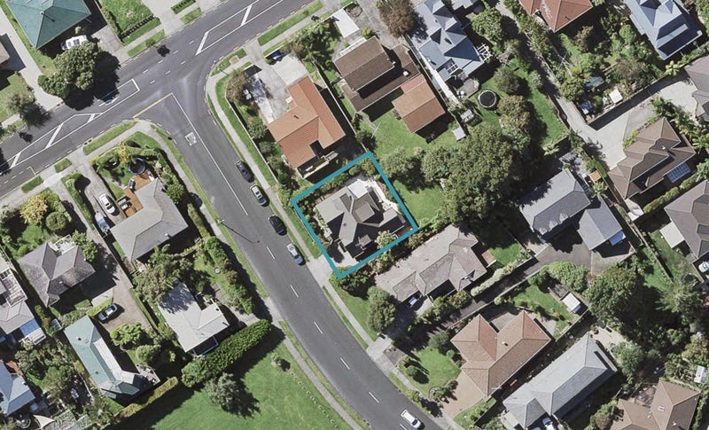 35 Lexington Drive, Botany Downs, Auckland - Carousel 1