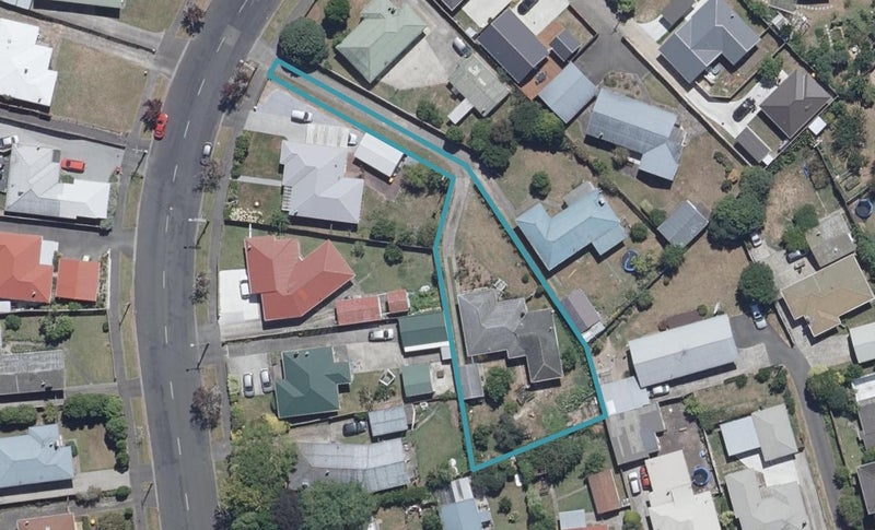 20 Carrington Avenue, Hillcrest, Hamilton - Carousel 1
