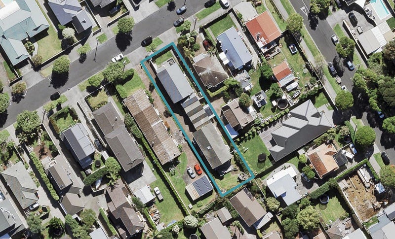 31B Wainui Avenue, Point Chevalier, Auckland - Carousel 1