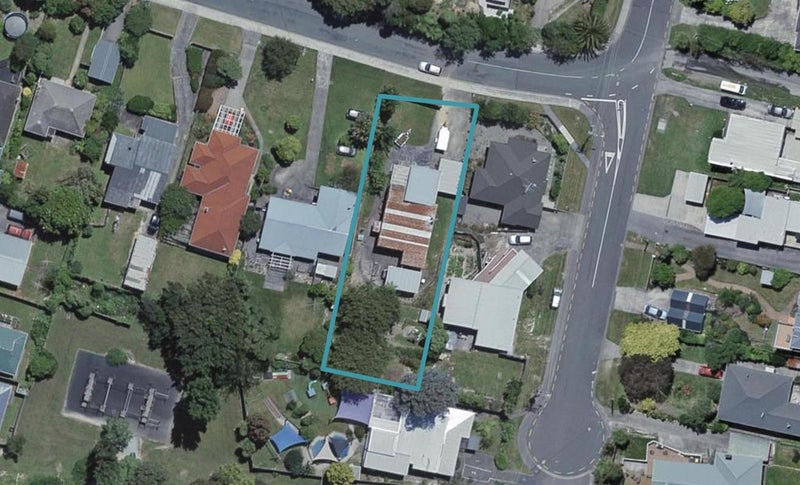 30 Mclellan Street, Tawa, Wellington - Carousel 1