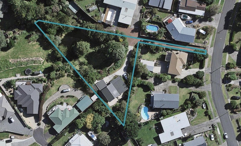11 Stonehurst Avenue, Waiuku, Waiuku - Carousel 1