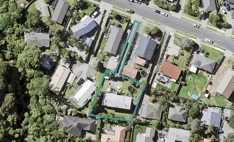 12 Robbies Road, Shelly Park, Auckland - Carousel 1