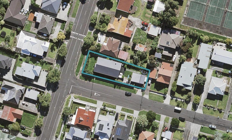 39 Renfrew Avenue, Sandringham, Auckland - Carousel 1