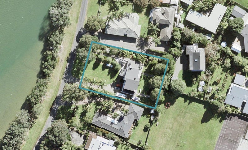 29 Riverside Drive, Point Wells - Carousel 1