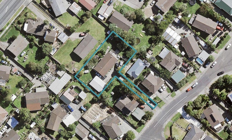 12 Landow Place, Henderson, Auckland - Carousel 1
