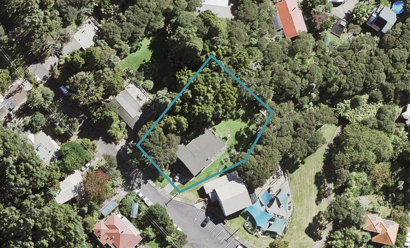 20 Minnehaha Avenue, Titirangi, Auckland - Carousel 1