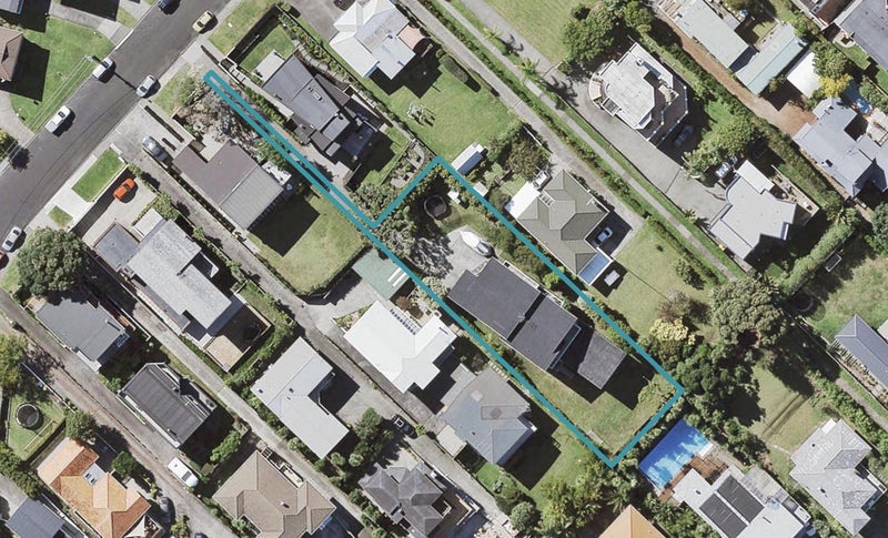 25A Seaview Road, Castor Bay, Auckland - Carousel 1