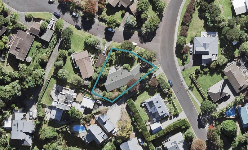 29 Waipuia Place, Greenhithe, Auckland - Carousel 1