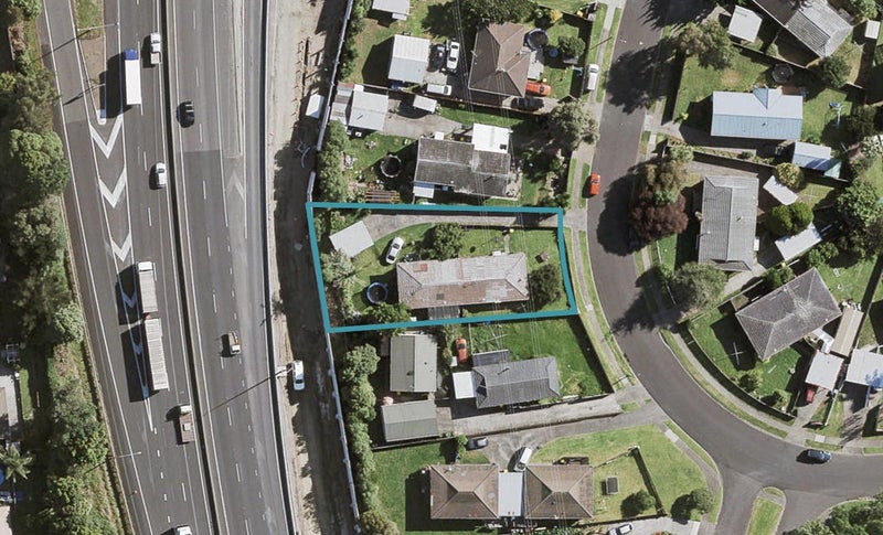2/32 Challen Close, Conifer Grove, Takanini - Carousel 1
