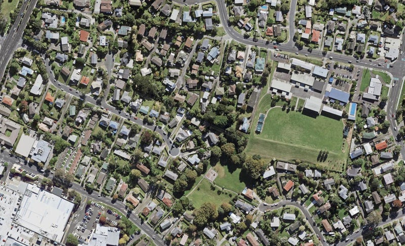 2/28 Camelot Place, Glenfield, Auckland - Carousel 1