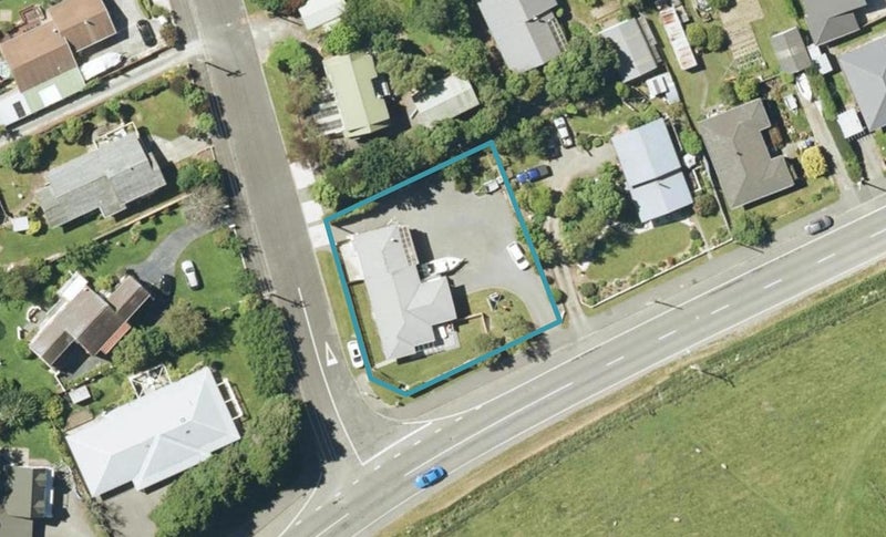 1 Huia Street, Waikawa, Picton - Carousel 1