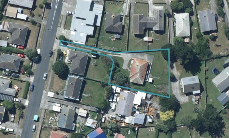 110 Waihora Crescent, Waitangirua, Porirua - Carousel 1