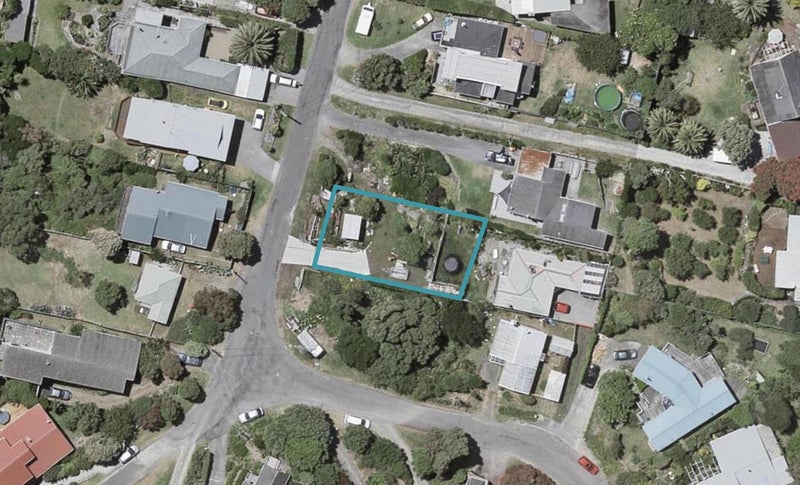 19 Mckenzie Avenue, Raumati South, Paraparaumu - Carousel 1