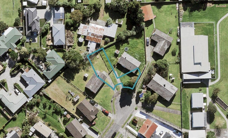 12A Gwendoline Avenue, Te Atatu Peninsula, Auckland - Carousel 1