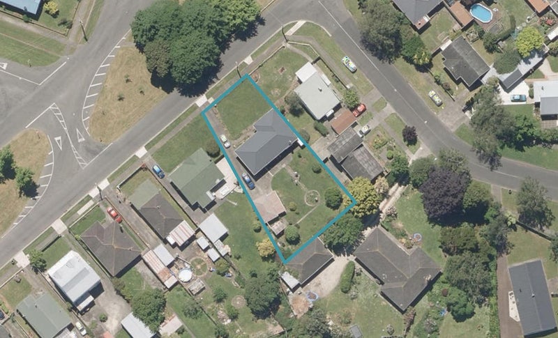 20 Burton Avenue, Whanganui East, Whanganui - Carousel 1