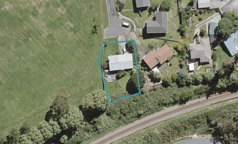 22 Edelweiss Grove, Timberlea, Upper Hutt - Carousel 1