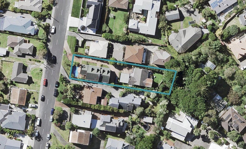 2/12 Matipo Road, Mairangi Bay, Auckland - Carousel 1