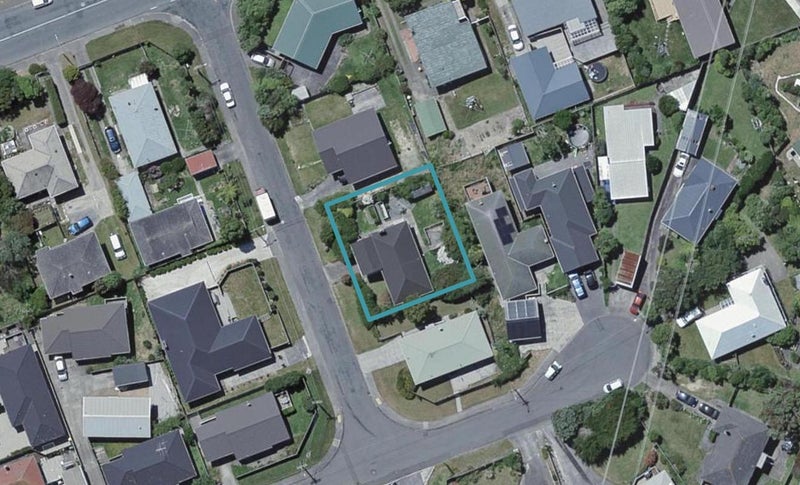3 Kinapori Terrace, Newlands, Wellington - Carousel 1