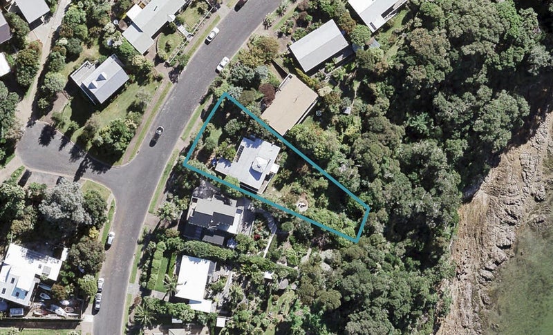 14 Kennedy Point Road, Surfdale, Waiheke Island - Carousel 1