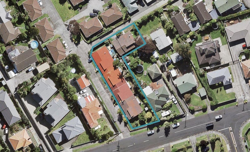 2/42 James Laurie Street, Henderson, Auckland - Carousel 1