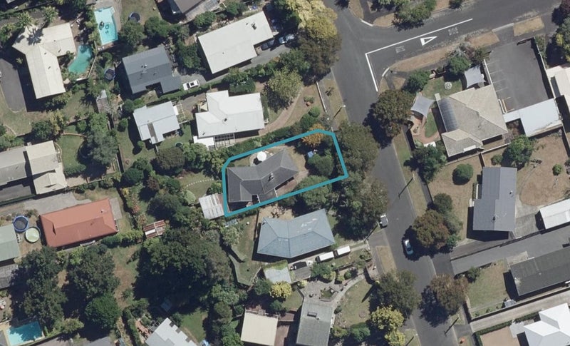 29 Queenwood Avenue, Queenwood, Hamilton - Carousel 1
