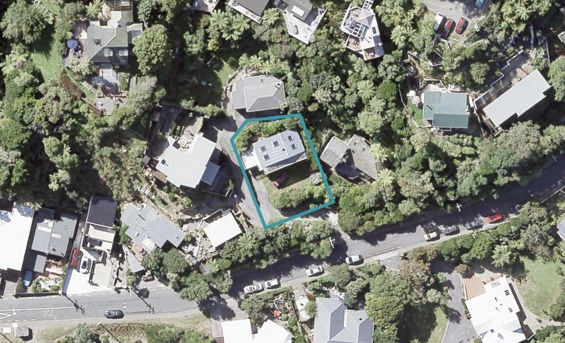 13 Ferry Road, Days Bay, Lower Hutt - Carousel 1