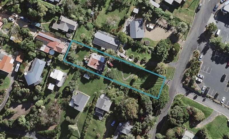 7 Oue Road, Oneroa, Waiheke Island - Carousel 1