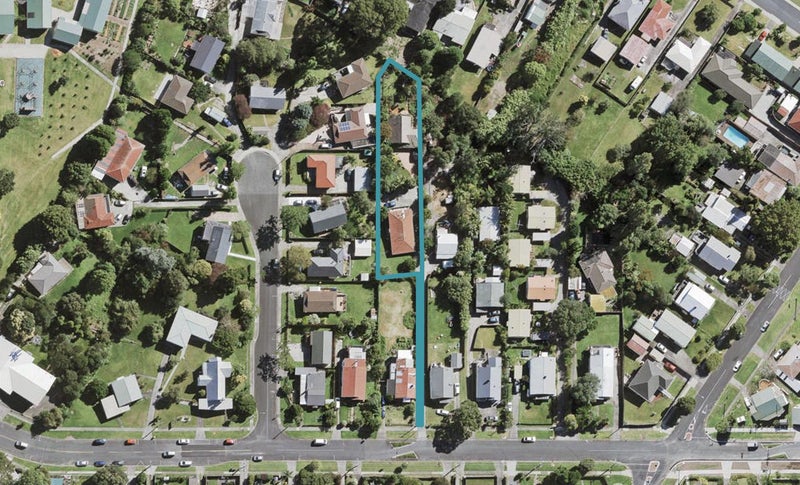 1/18A Clayburn Road, Glen Eden, Auckland - Carousel 1
