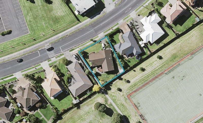 32 Meadowland Drive, Somerville, Auckland - Carousel 1