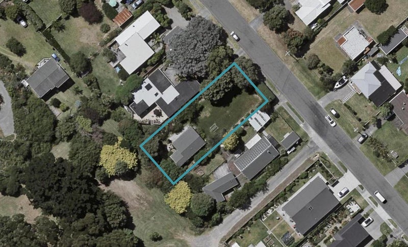 20 Rangihiroa Street, Waikanae Beach, Waikanae - Carousel 1