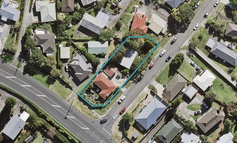 2/339 Wairau Road, Totara Vale, Auckland - Carousel 1