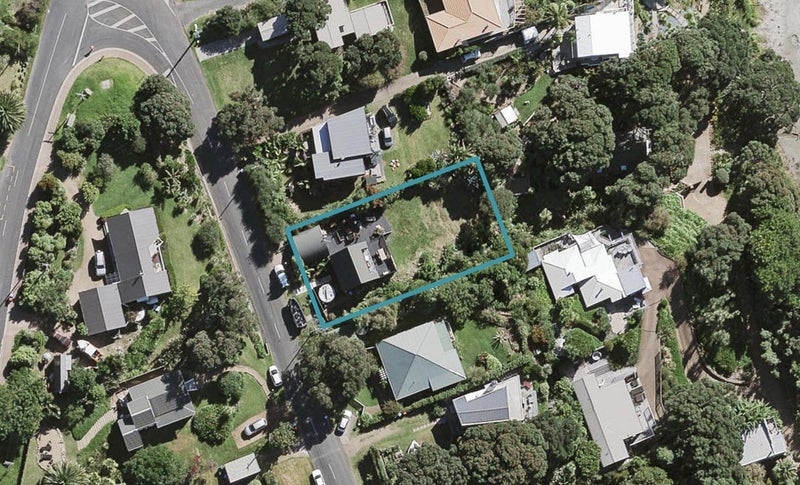 7 Waikare Road, Oneroa, Waiheke Island - Carousel 1