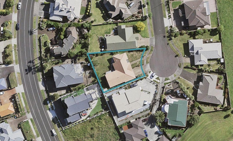 11 Capistrano Mews, Goodwood Heights, Auckland - Carousel 1