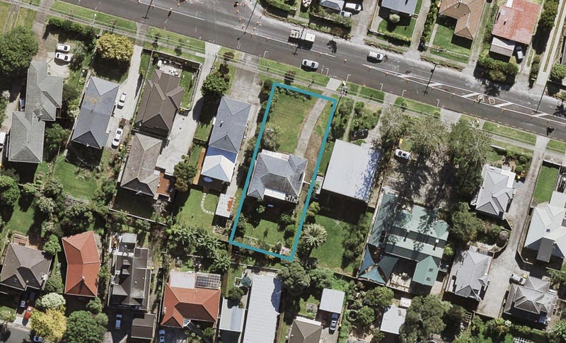 22 Raleigh Road, Northcote, Auckland - Carousel 1
