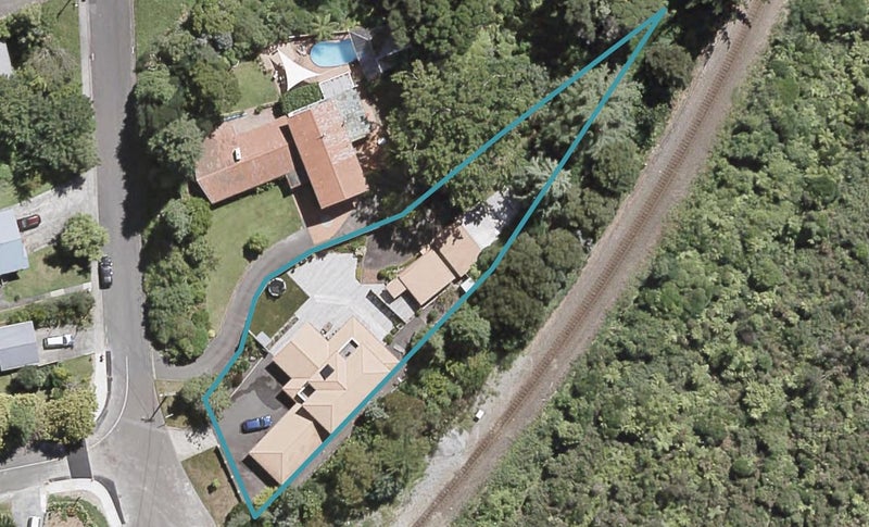 89 CRUICKSHANK RD, MAORIBANK, UPPER HUTT - Carousel 1