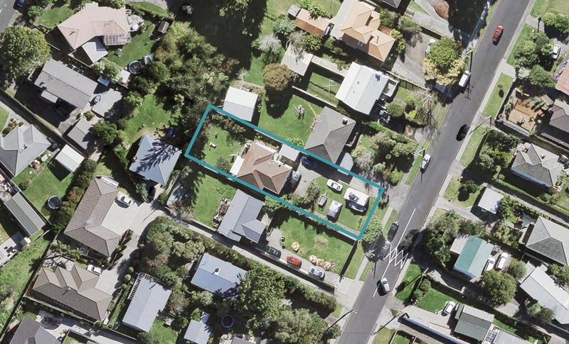 31 Stottholm Road, Titirangi, Auckland - Carousel 1