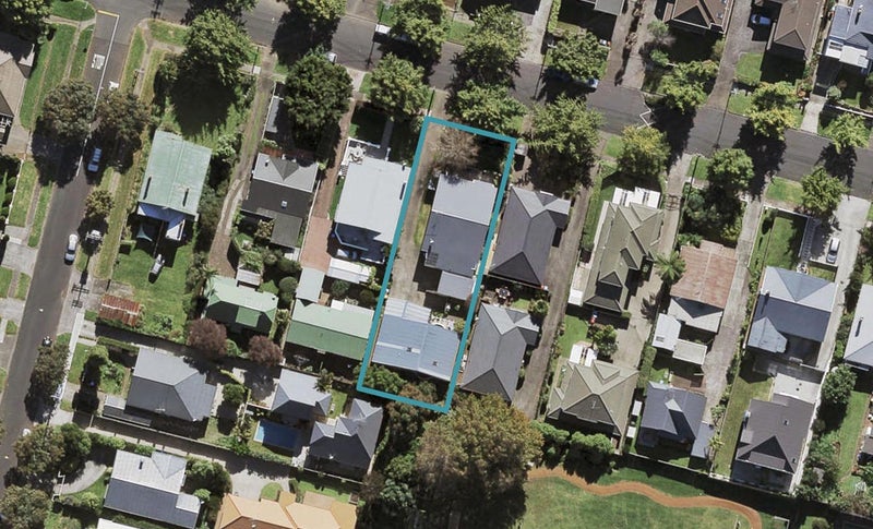 -/18 Beckenham Avenue, Royal Oak, Auckland - Carousel 1