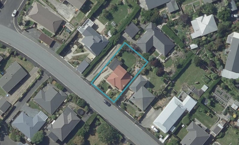 16 Aytoun Street, Shiel Hill, Dunedin - Carousel 1