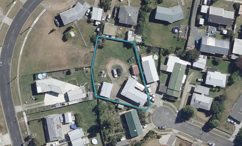 12 Maynard Place, Temple View, Hamilton - Carousel 1