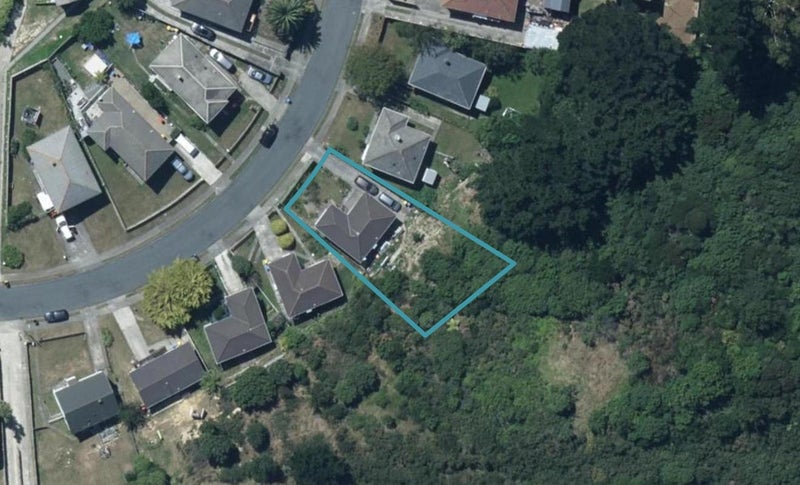 18 Penguin Grove, Waitangirua, Porirua - Carousel 1