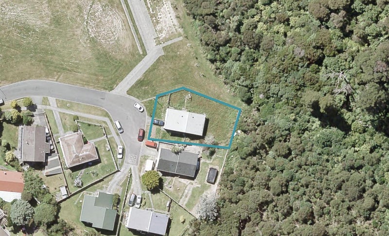 12 Tipperary Grove, Wainuiomata, Lower Hutt - Carousel 1